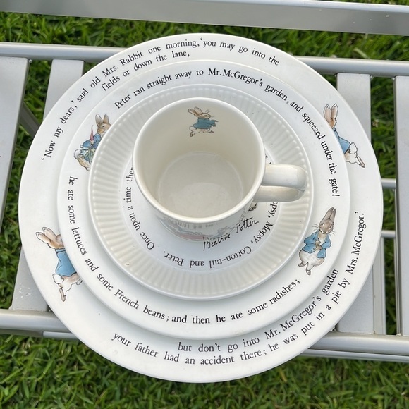 Wedgwood Peter Rabbit plate set - Picture 9 of 11